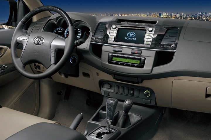 Thuê xe Toyota Fortuner 7 chỗ đi Tam Đảo